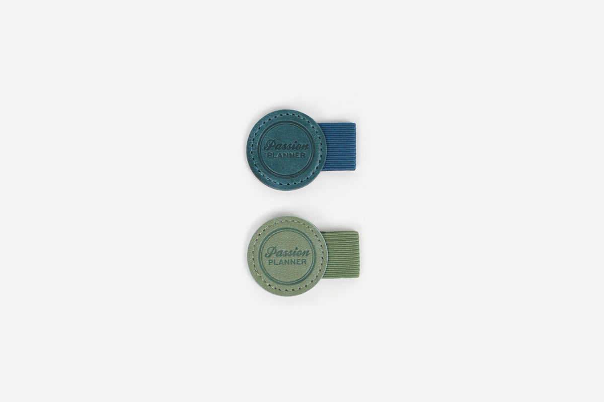 Two pen loops, one teal and one green, on a white backround